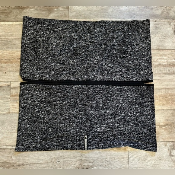 LULULEMON Vinyasa Scarf Wrap Rulu Fabric Snaps Logo Black/ White O/S - Picture 4 of 8